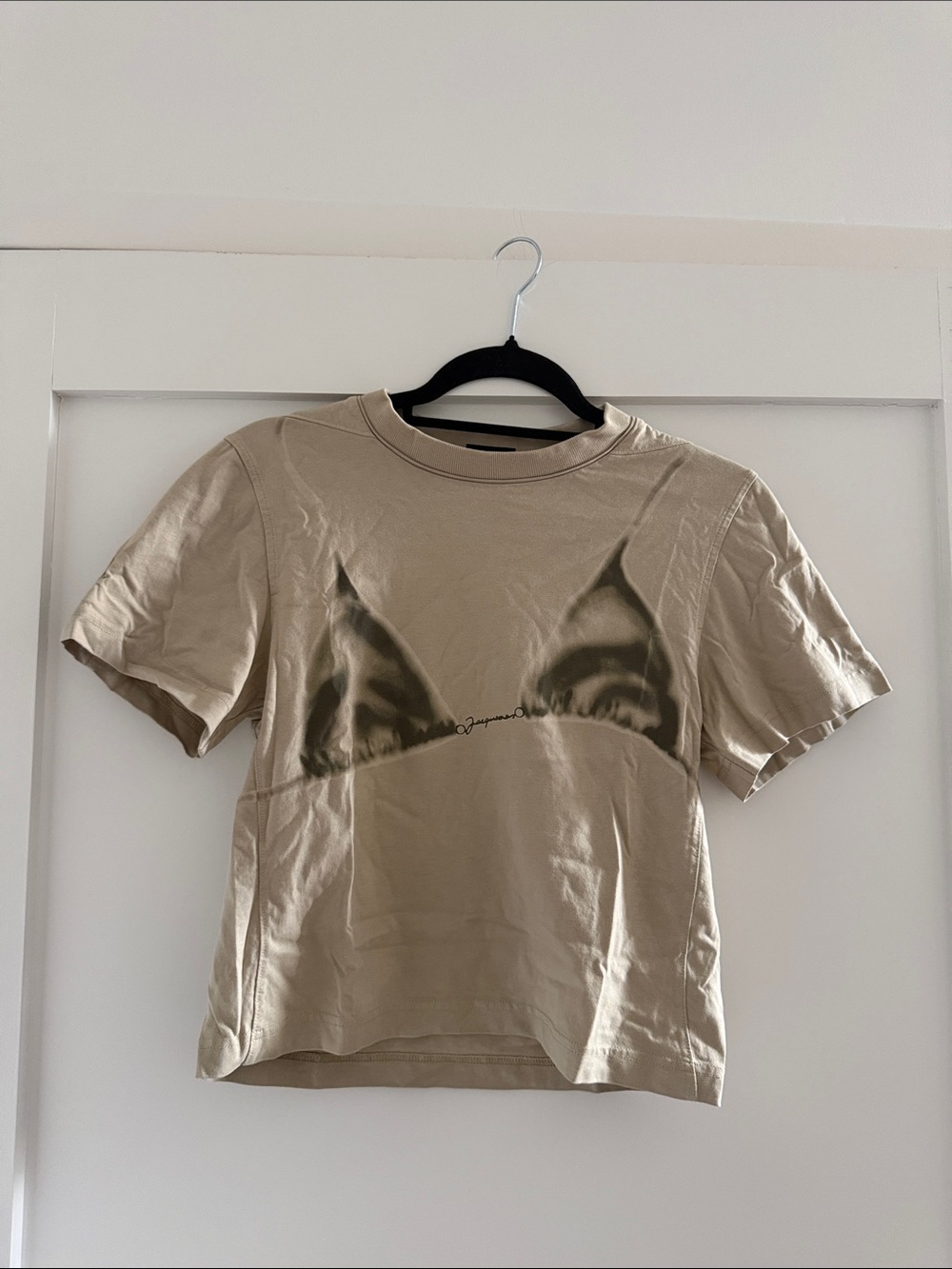 Jacquemus “Le Bikini” Beige Short-Sleeve Graphic Tee with Subtle Bra Print